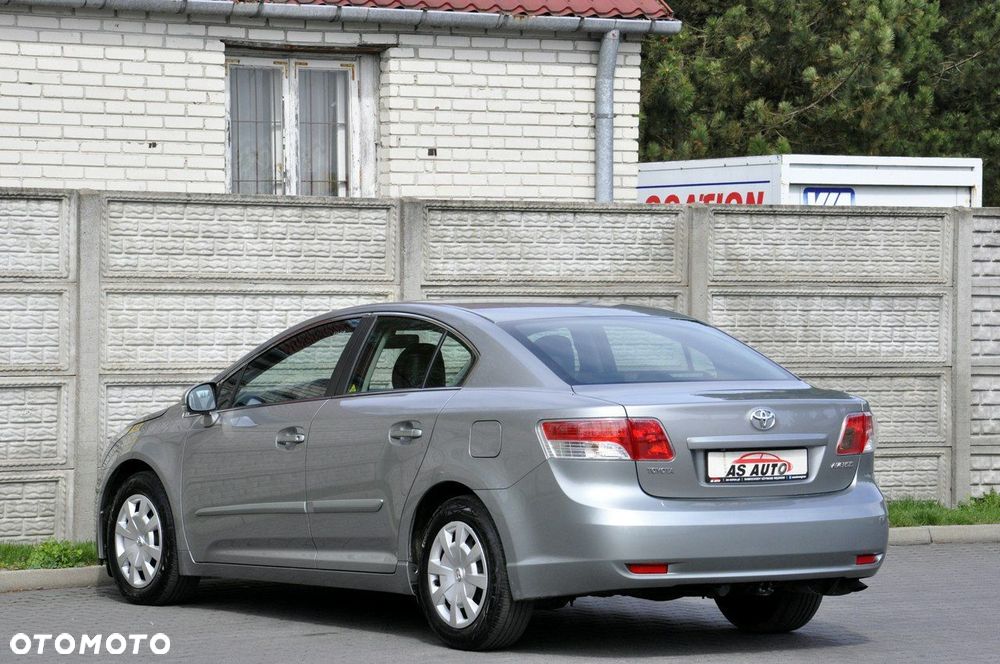 Toyota Avensis 1.8 Active - 34