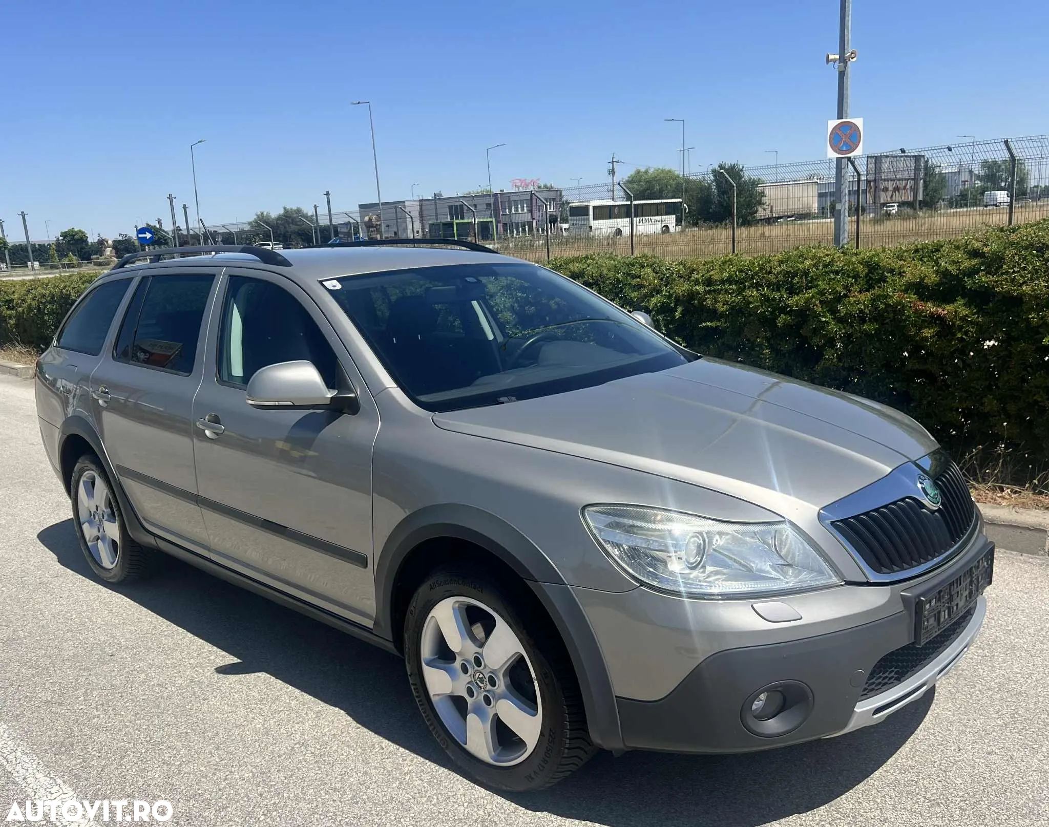 Skoda Octavia Combi 2.0 TDI 4x4 Scout - 2