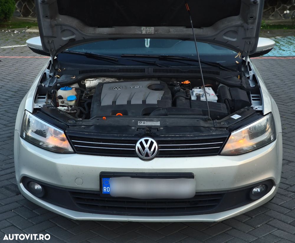 Volkswagen Jetta 1.6 TDI Blue Motion Technology Comfortline - 11