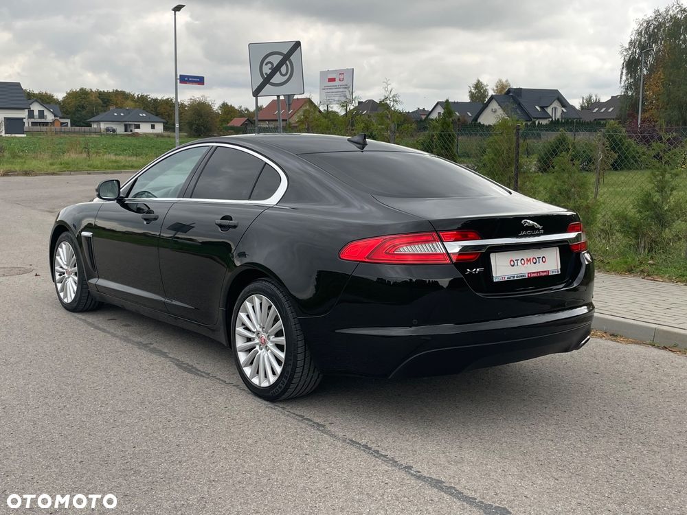 Jaguar XF 2.2 D Premium Luxury - 38