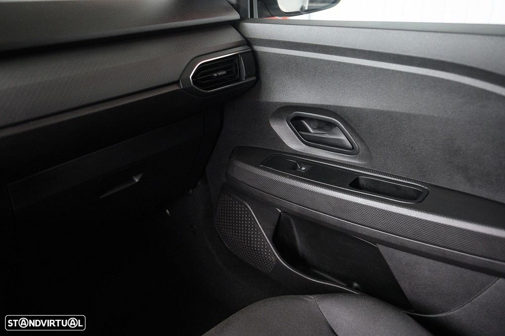 Dacia Sandero SCe 65 Essential - 37