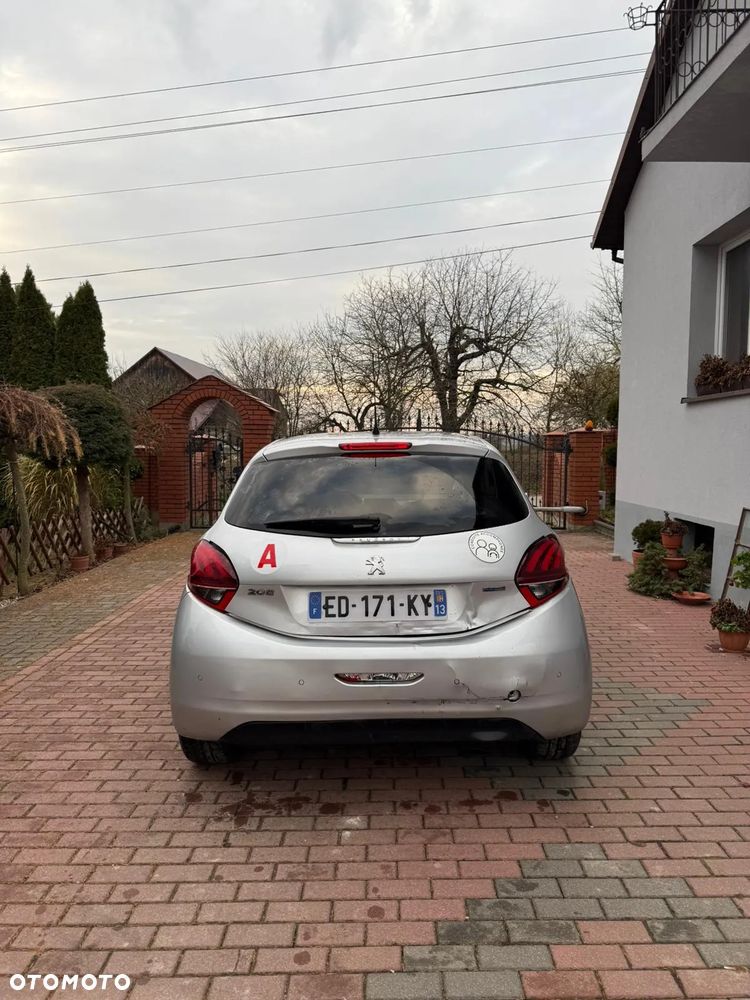 Peugeot 208 PureTech 82 Allure - 12