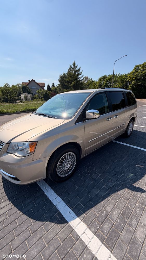 Chrysler Town & Country 3.6 Limited - 4