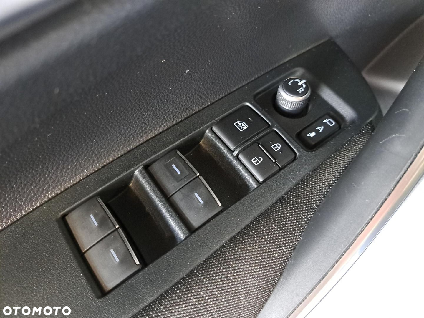 Toyota Corolla 1.8 Hybrid Comfort - 35