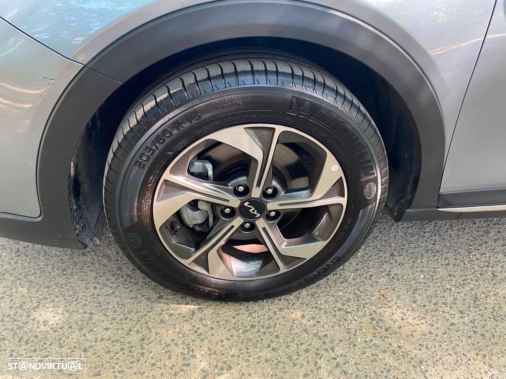 Kia XCeed 1.0 T-GDI Dynamic — fotografia 36