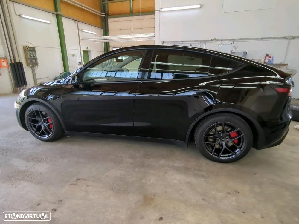 Tesla Model Y Performance Dual Motor AWD - 5