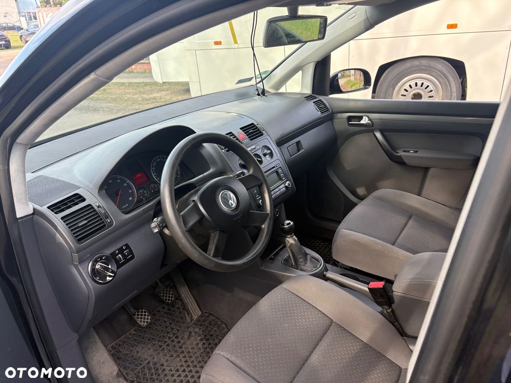 Volkswagen Touran 1.6 FSI Trendline - 6