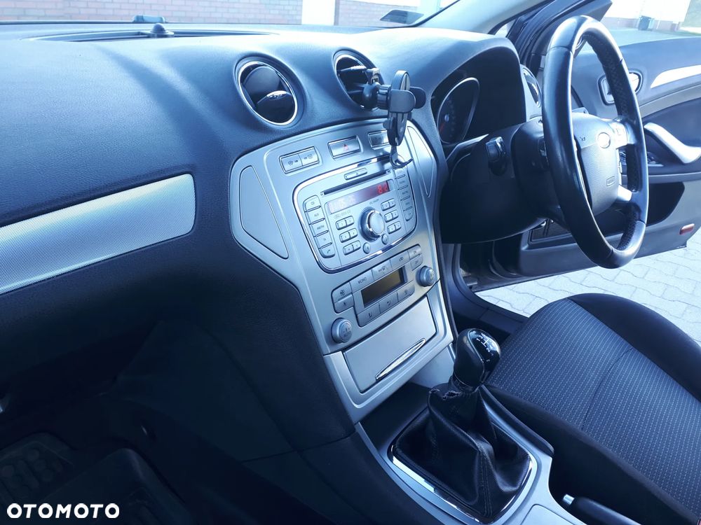 Ford Mondeo 2.0 Ghia - 6