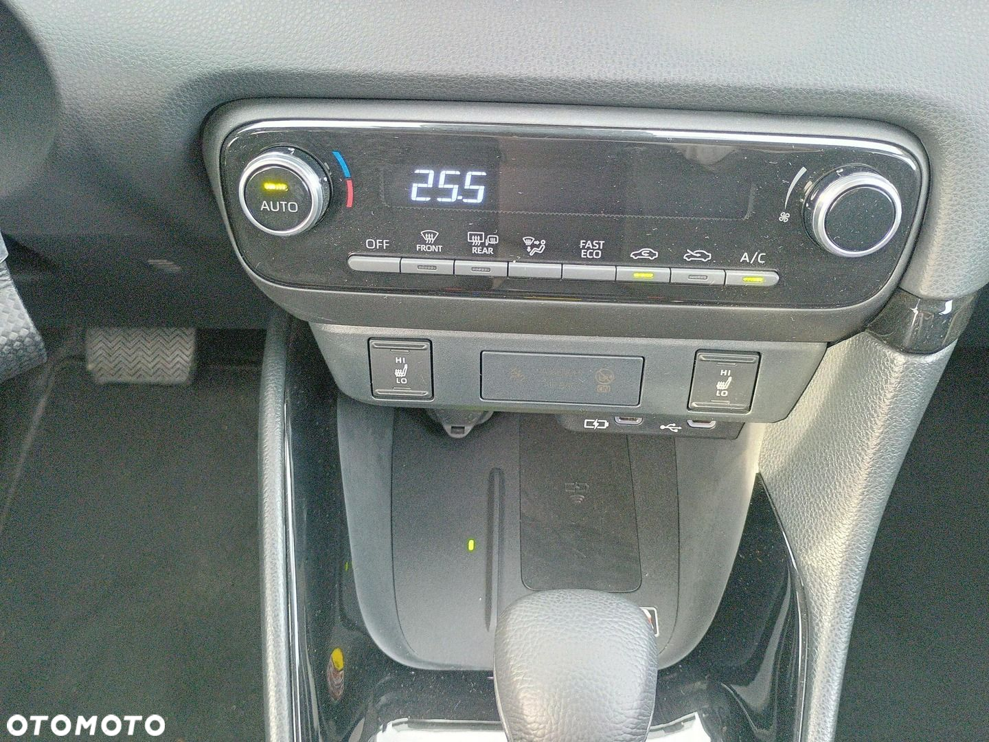 Toyota Yaris Hybrid 1.5 Style - 17