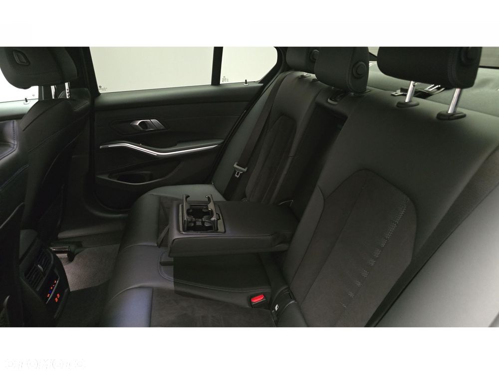 BMW Seria 3 320d xDrive mHEV M Sport - 23