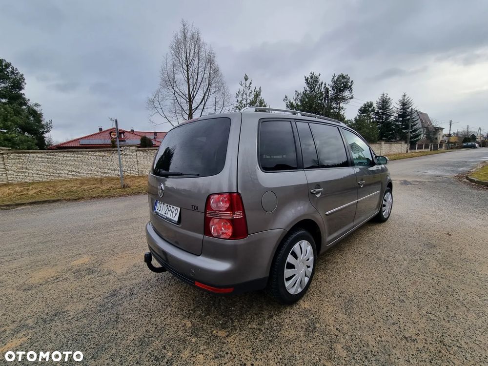 Volkswagen Touran 2.0 TDI Highline - 3