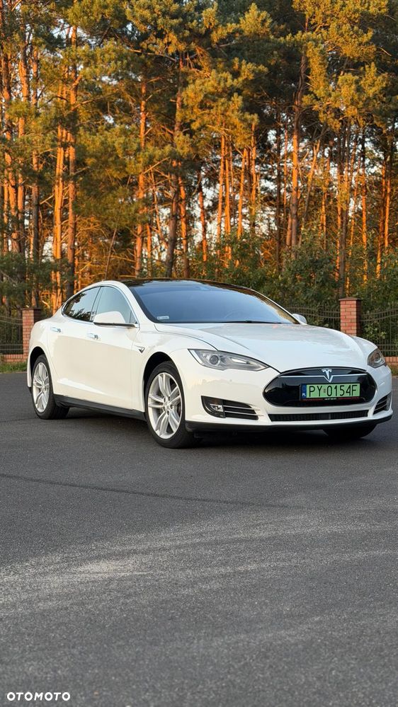 Tesla Model S - 17