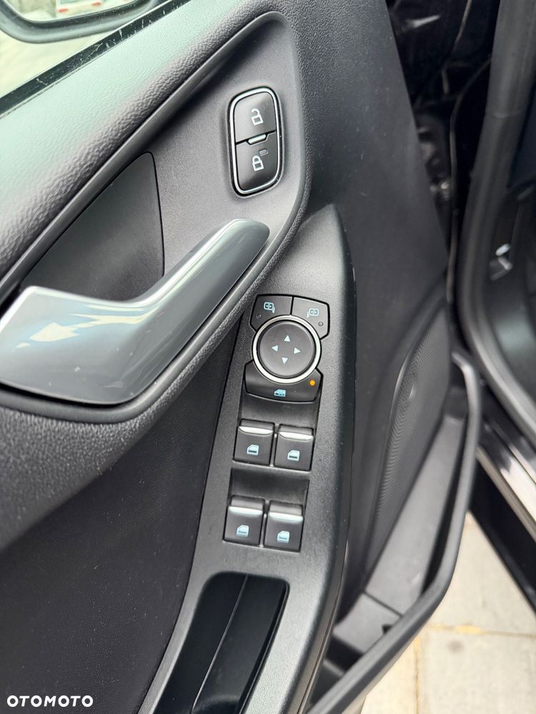 Ford Fiesta 1.1 S&S TITANIUM - 23