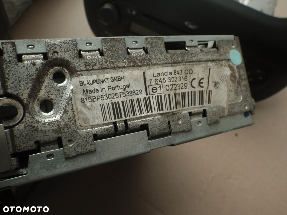 radio fiat  croma  lancia ypsilon. posiadam wszystkie części - 3