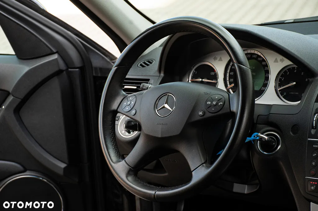 Mercedes-Benz Klasa C 200 T 7G-TRONIC Avantgarde Edition - 30