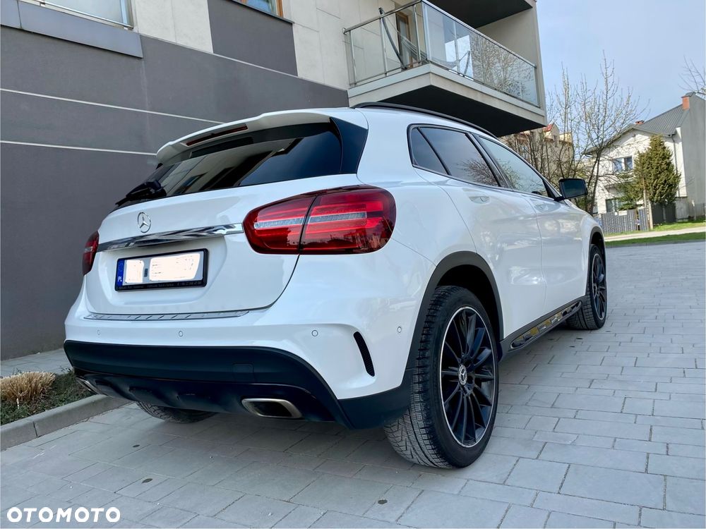 Mercedes-Benz GLA 200 7G-DCT AMG Line - 12