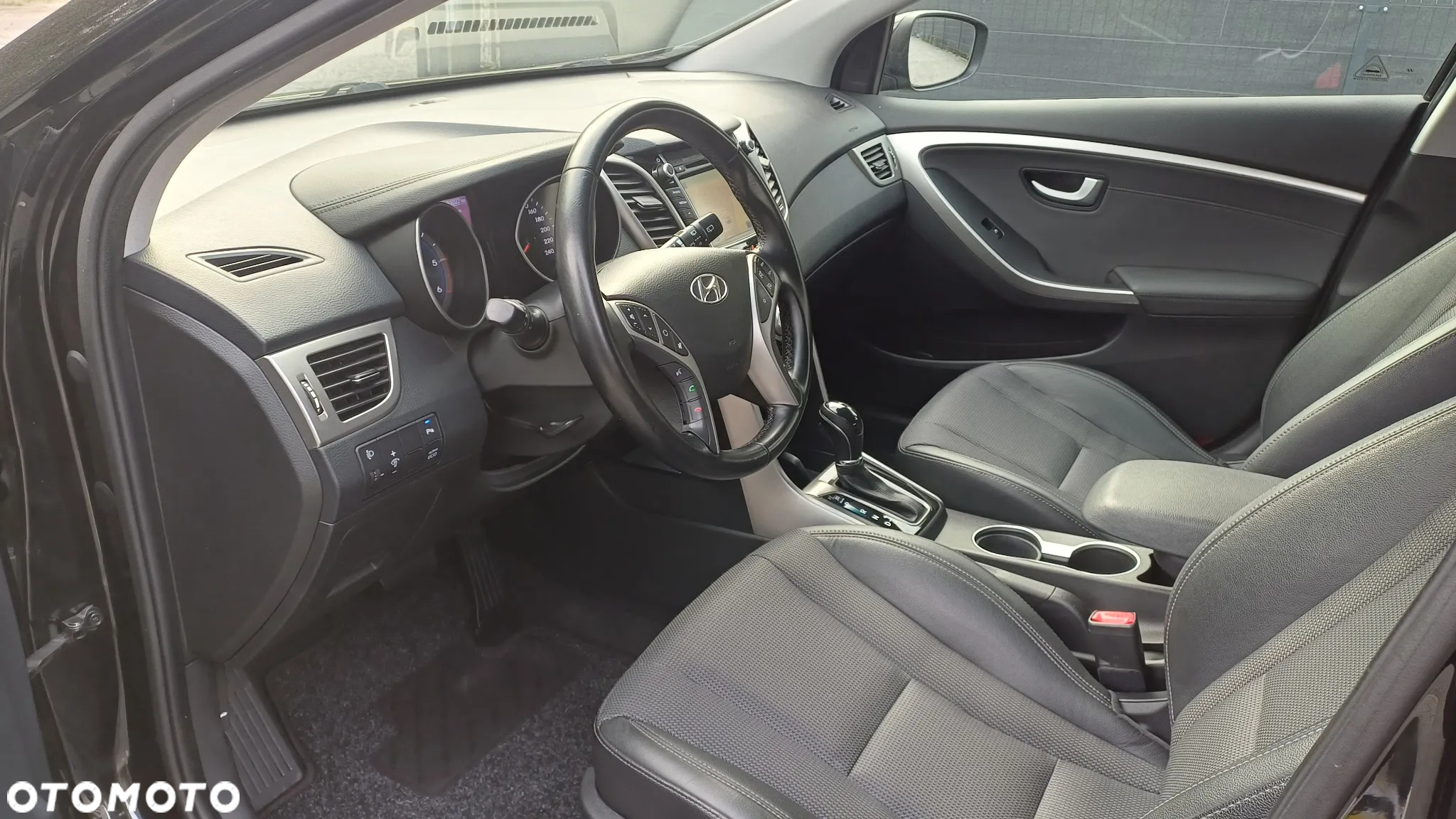 Hyundai i30 1.6 CRDI Automatik Style - 13