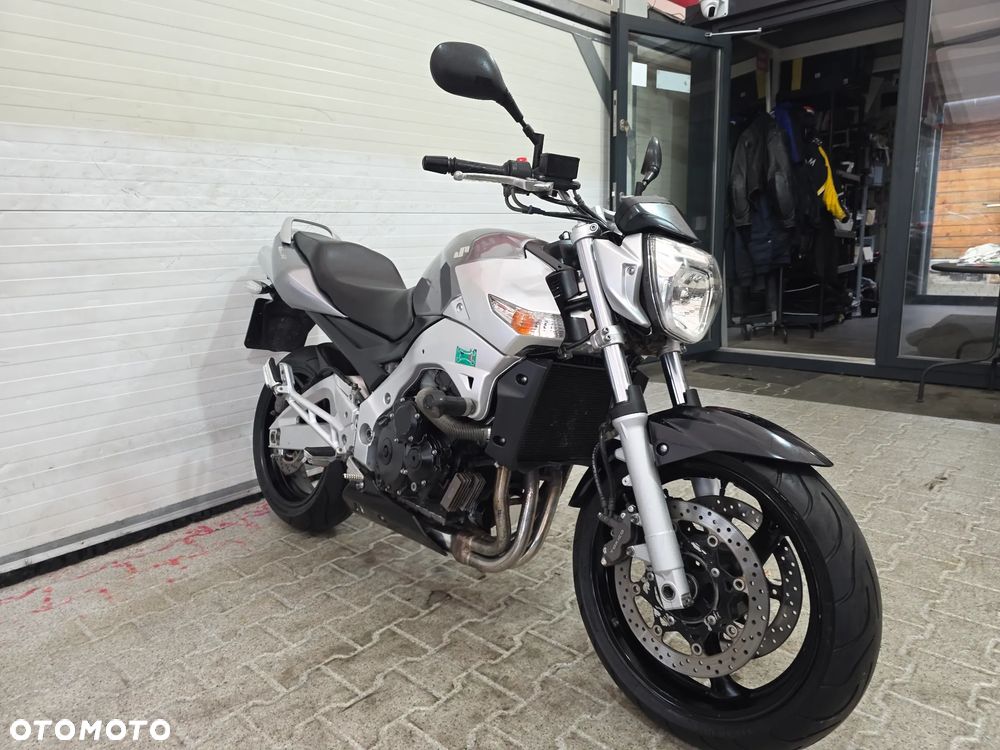 Suzuki GSR - 5