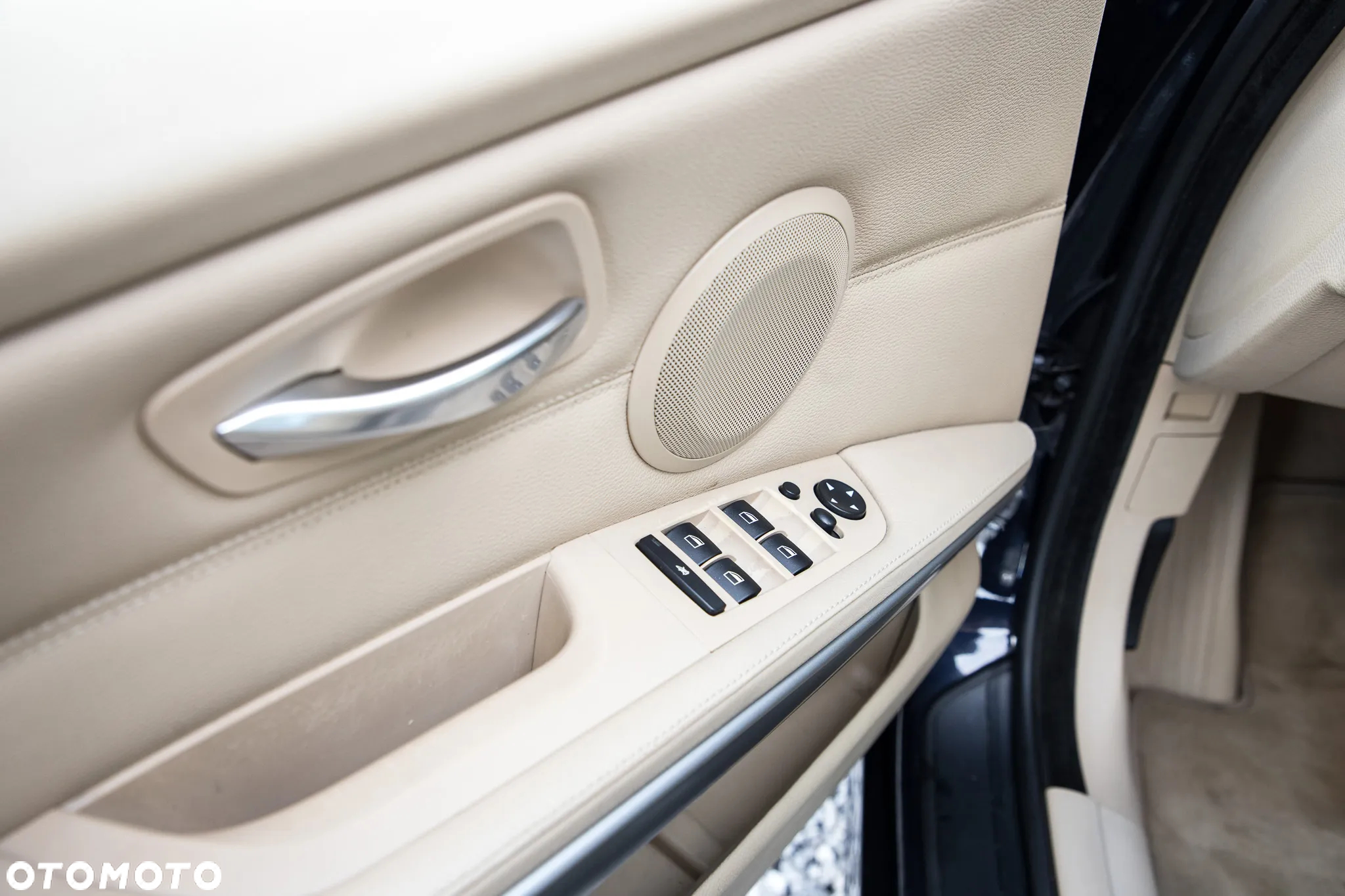 BMW Seria 3 325i xDrive Touring - 13
