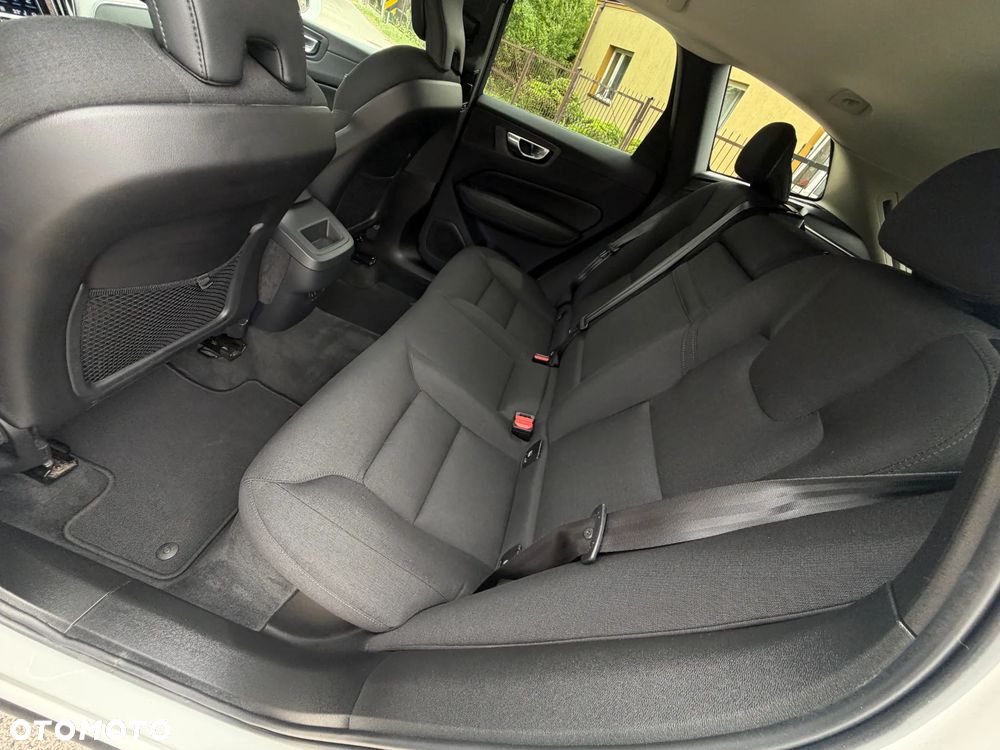 Volvo XC 60 B4 B Momentum Pro - 32