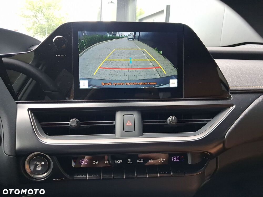 Lexus UX 250h GPF Business 2WD - 17