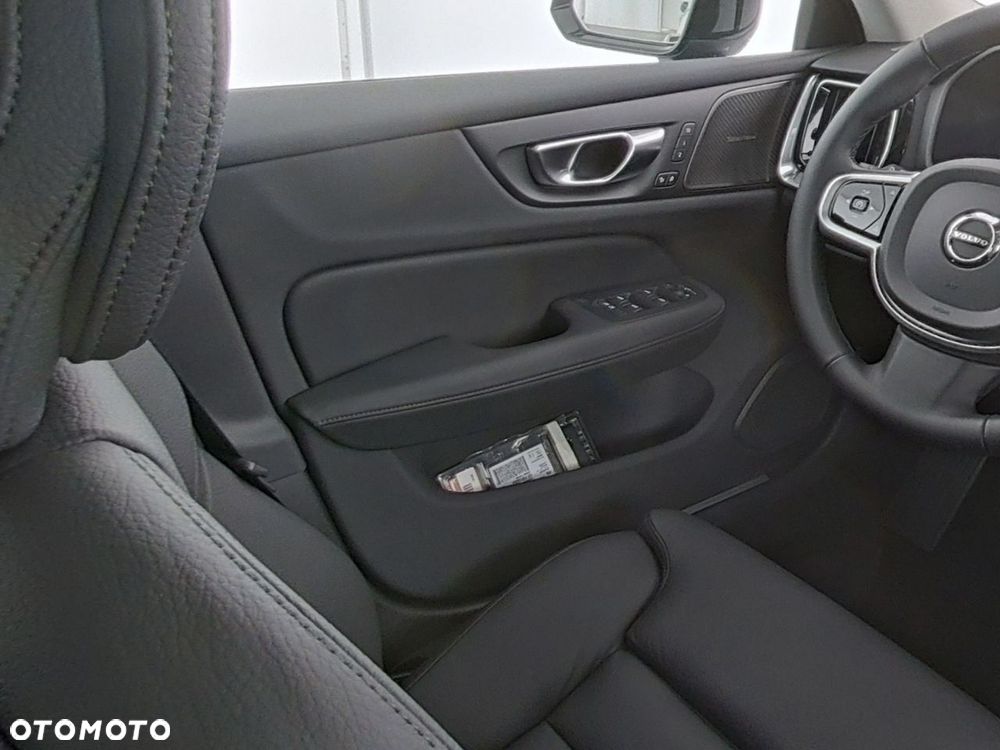 Volvo V60 B4 B DKG Plus Dark - 12