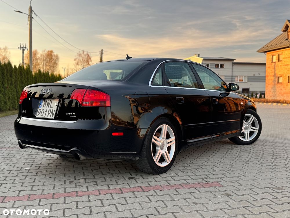 Audi A4 Limousine - 4