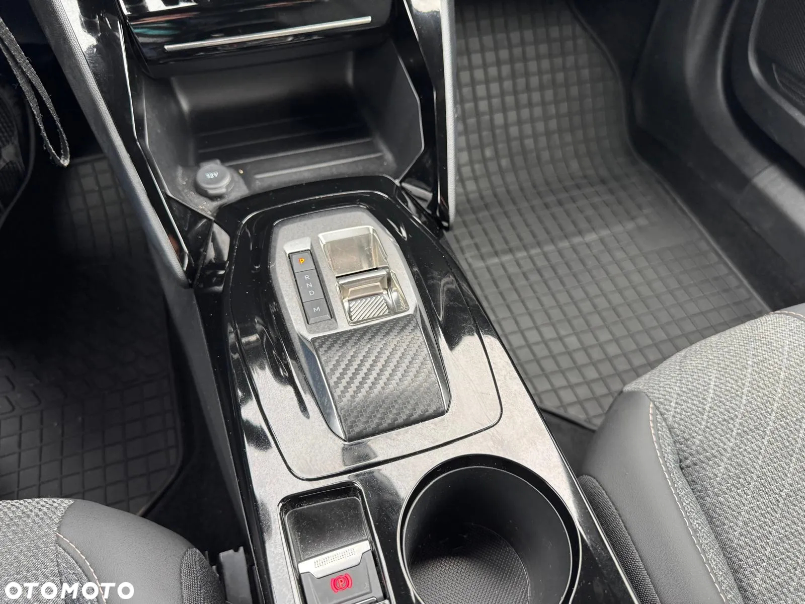 Peugeot 2008 1.2 PureTech Active S&S EAT8 - 12