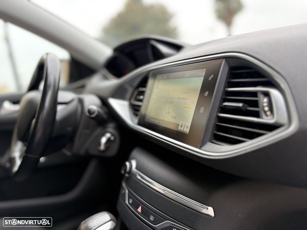 Peugeot 308 SW BlueHDi 120 EAT6 Stop & Start Allure - 19