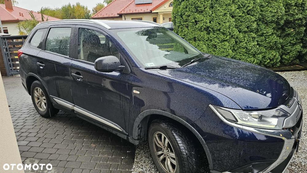 Mitsubishi Outlander 2.0 Invite + 2WD - 2