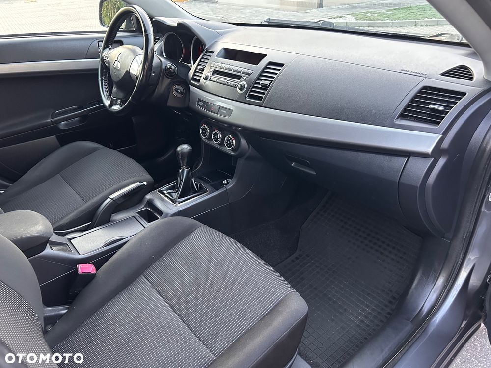 Mitsubishi Lancer 1.5 Inform - 9