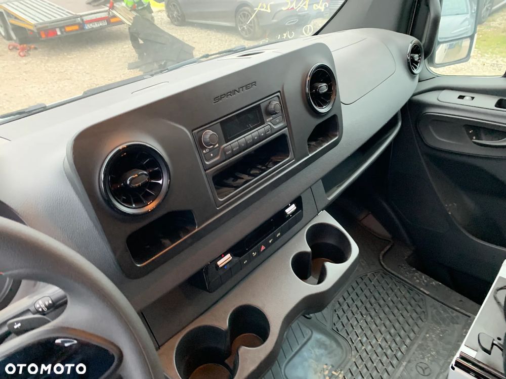 Mercedes-Benz Sprinter - 8