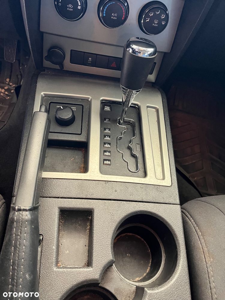 Dodge Nitro - 8