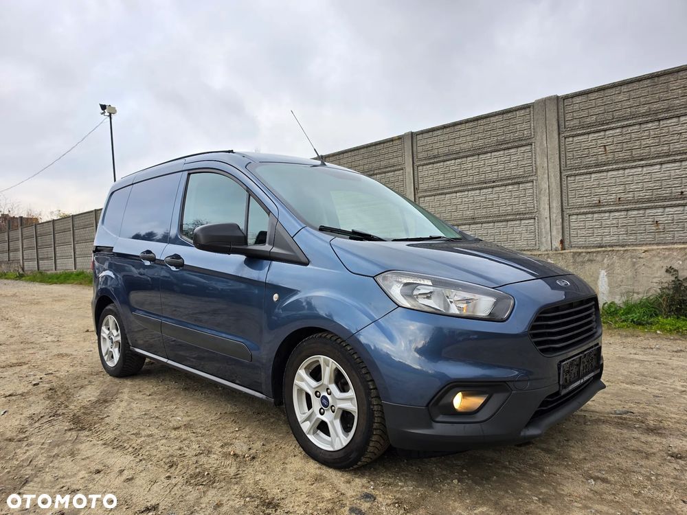 Ford Transit Courier - 33
