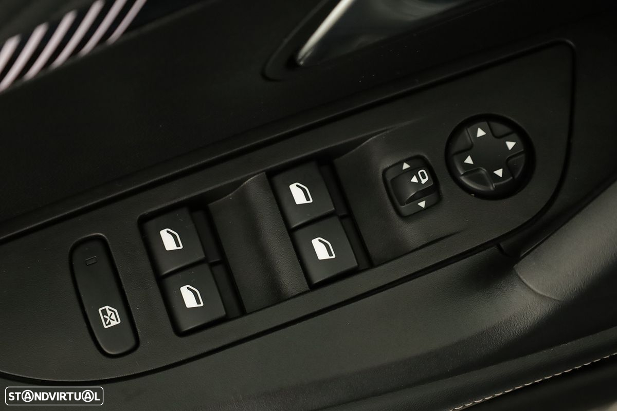 Peugeot 2008 1.2 PureTech Allure EAT8 - 22