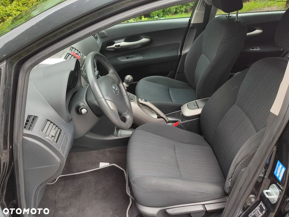 Toyota Auris 1.33 Dual-VVT-i - 14