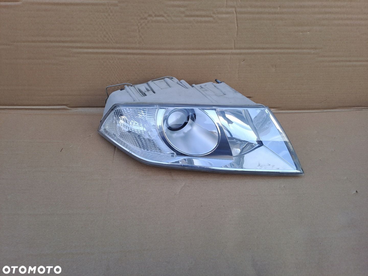 SKODA OCTAVIA 2 PRAWA LAMPA SOCZEWKA UŻYWANA - 1