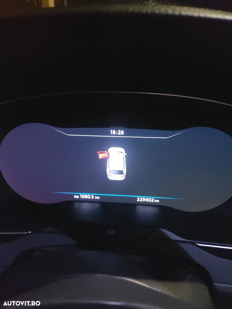 Volkswagen Passat Variant 2.0 TDI SCR DSG (BlueM. Tech) Comfortline - 12