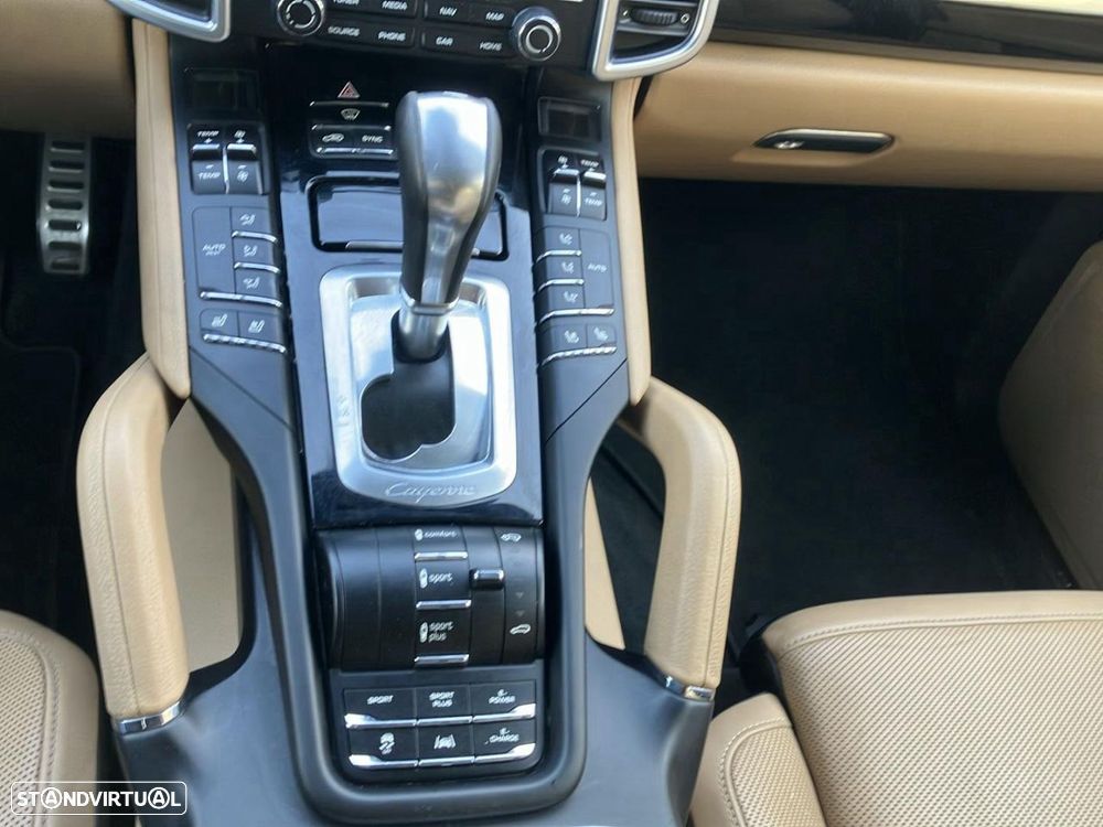 Porsche Cayenne - 24