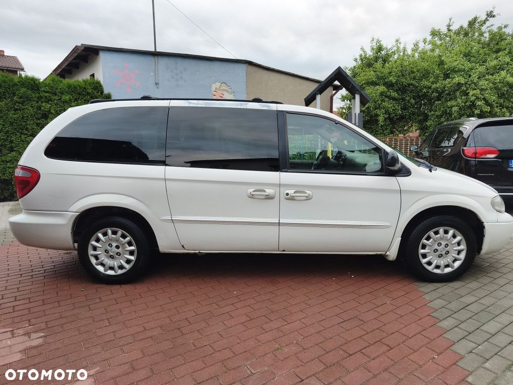 Chrysler Town & Country - 8