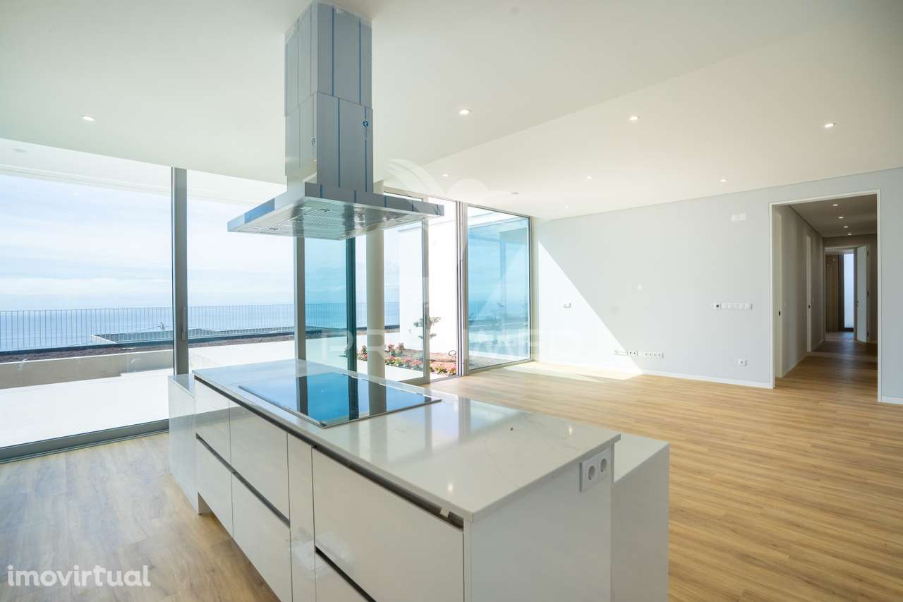 Deslumbrante Moradia T4 com vista Mar no Estreito da Calheta - Grande imagem: 4/18