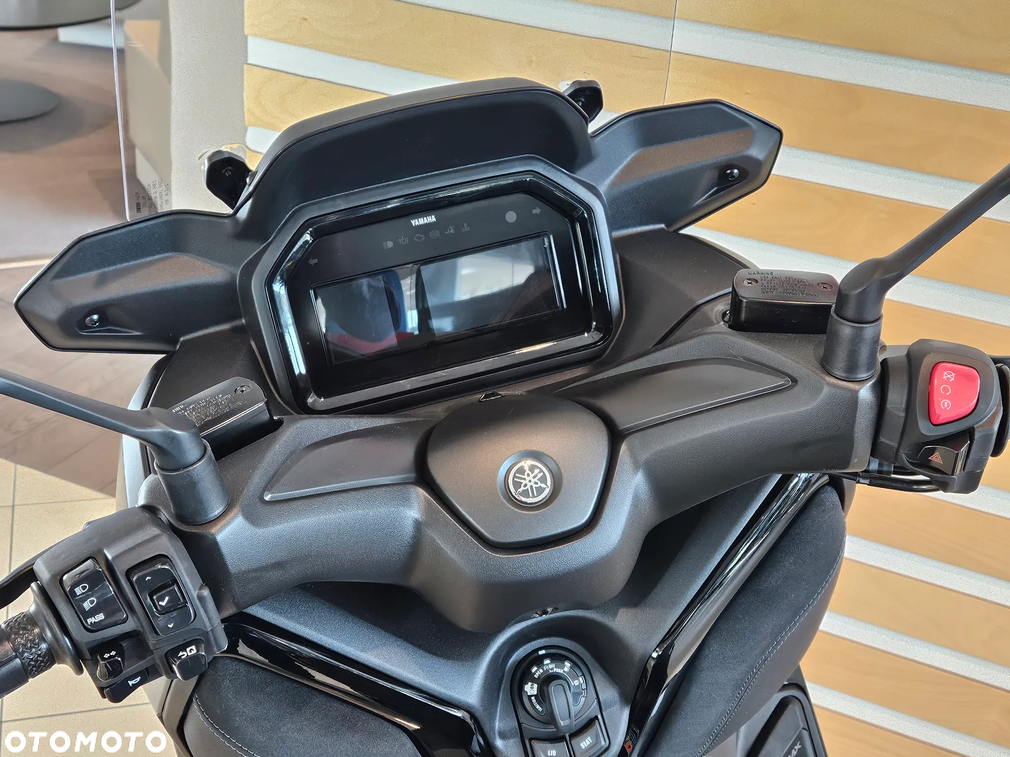 Yamaha X-max - 8
