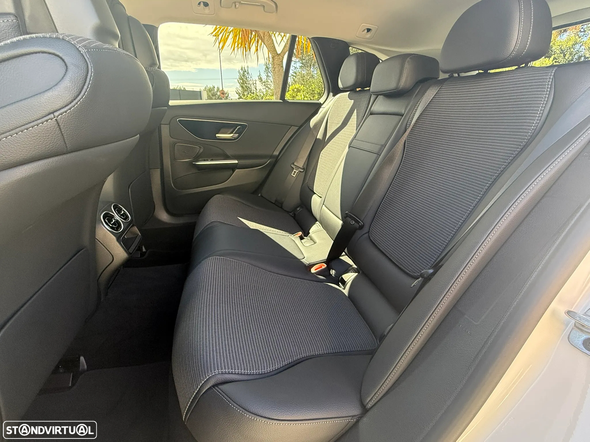 Mercedes-Benz C 300 e Avantgarde - 30
