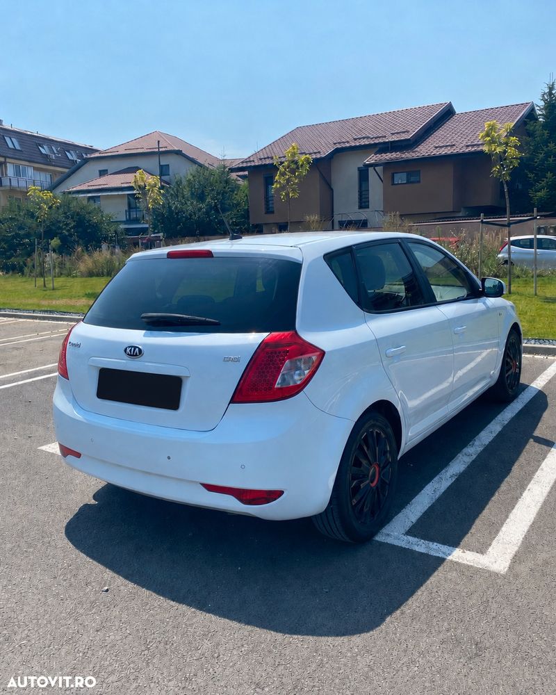 Kia Ceed 1.6 CRDi 115 Automatik Spirit - 4
