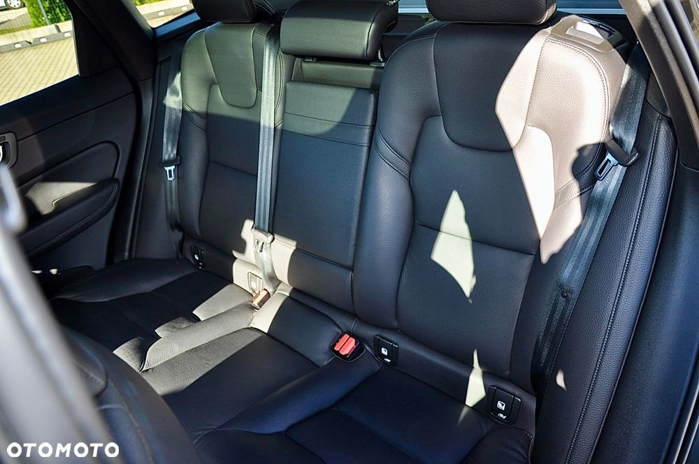Volvo XC 60 B4 D AWD Geartronic Inscription - 21