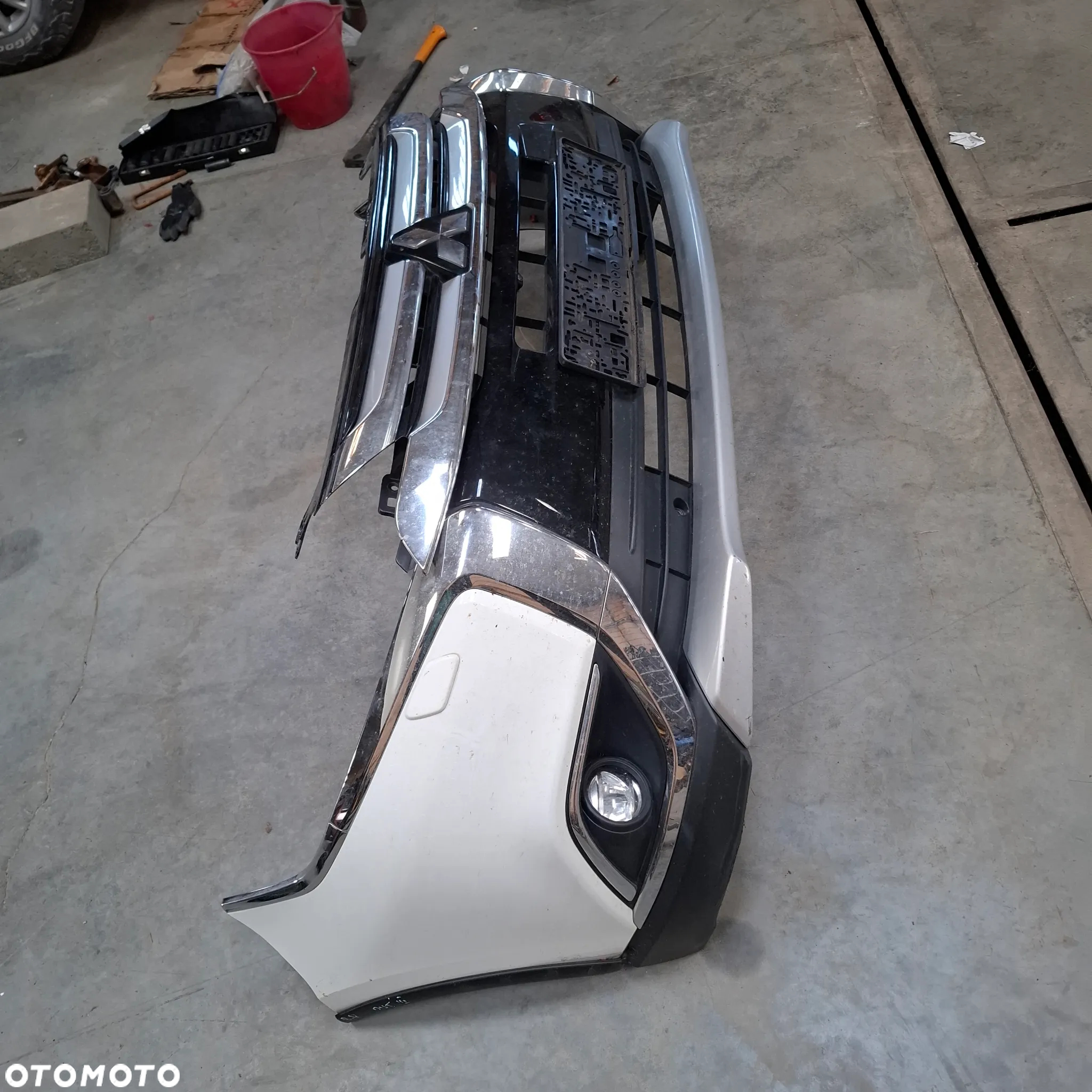 MITSUBISHI OUTLANDER III 3 15- ZDERZAK KOMPLETNY PRZOD W KOLOR W37 białySPRYSKI - 10
