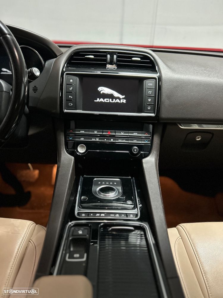 Jaguar F-Pace 2.0 i4D Prestige AWD Aut. - 6