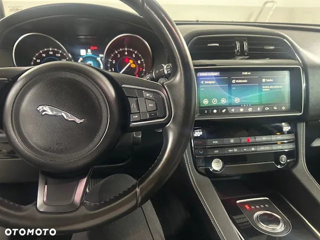 Jaguar F-Pace - 7