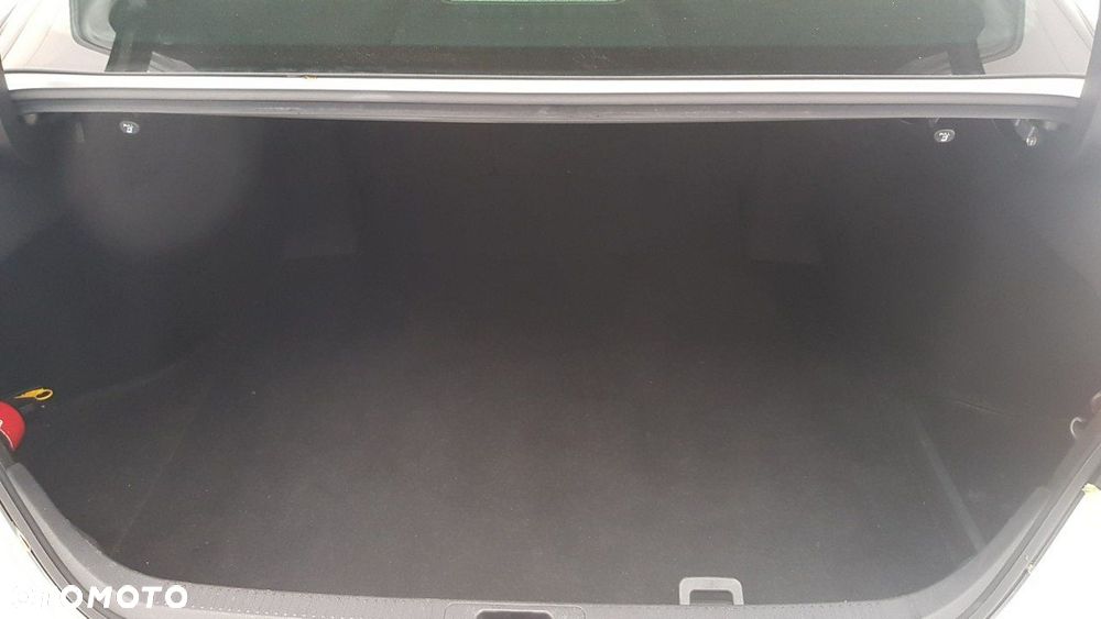 Toyota Camry - 18