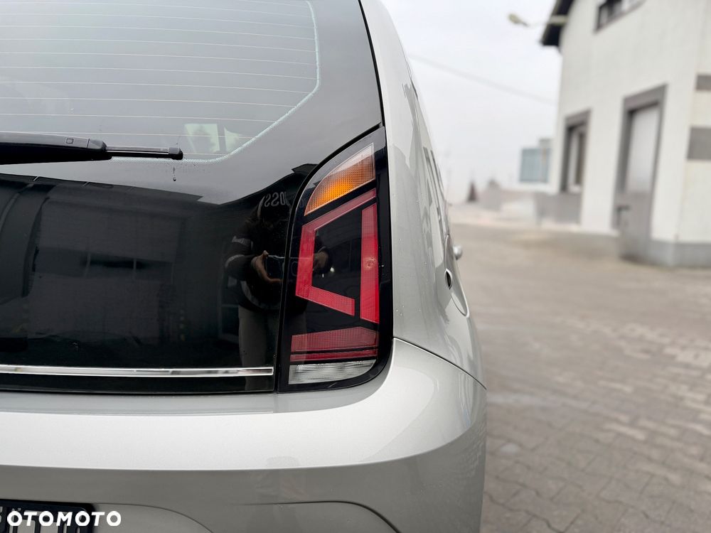 Volkswagen up! 1.0 street - 17